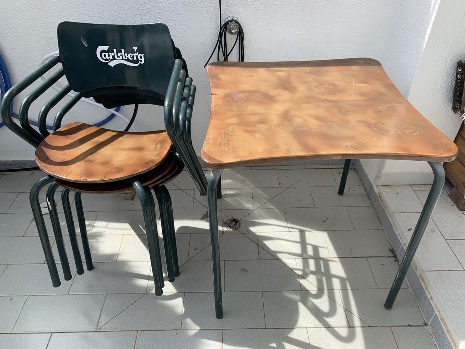 Mesa de esplanada com cadeiras