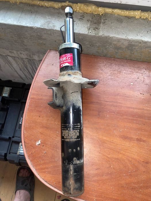 Передні стойки Volkswagen Touran стан ідеальний