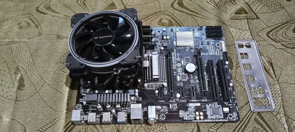 Материнська плата Gigabyte з процесором FX8350