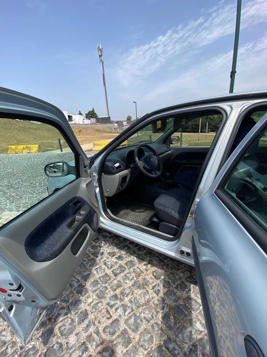 Renault Clio 1.2 gasolina 2001 5 Portas - Avaria de Motor