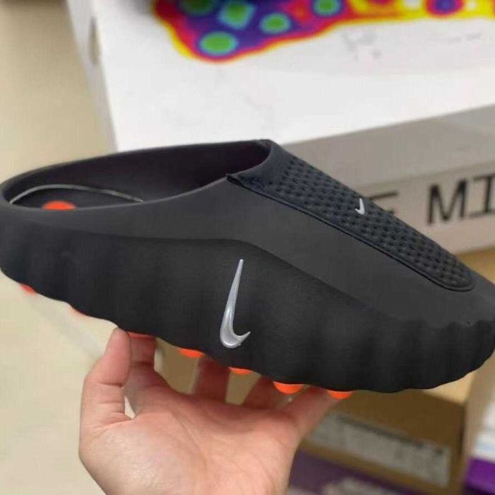 Czarne kapcie Nike Mind 001 R.44
