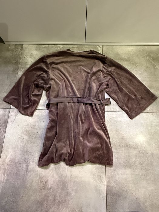 Krótki, brązowy szlafrok