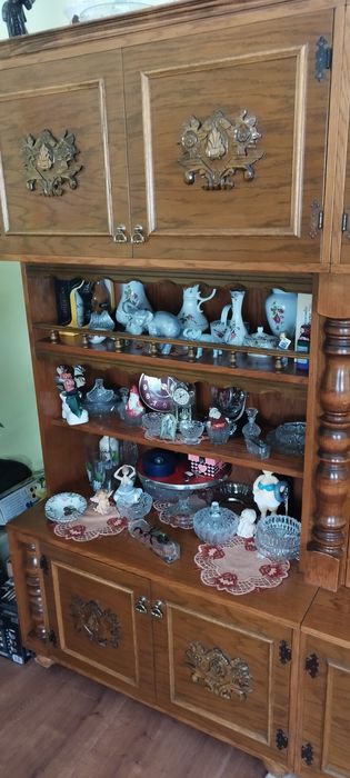 Piękna, drewniana meblościanka + stół.