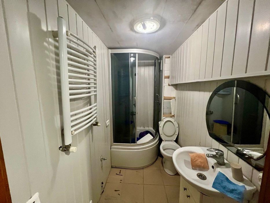 Продається 2-кімнатна квартира в самому центрі міста. Чортків