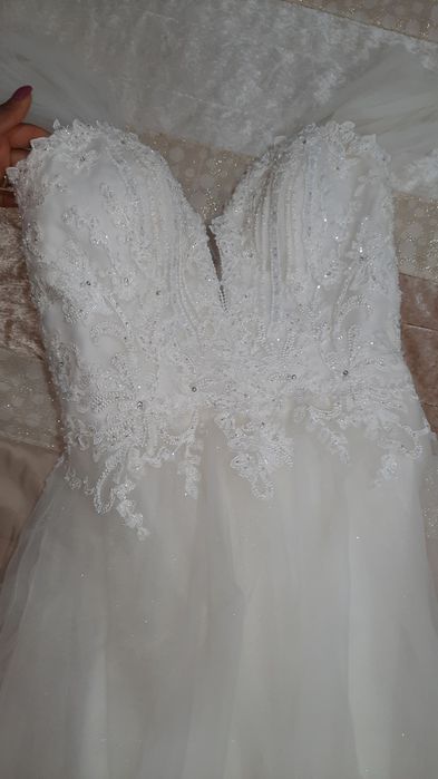 Vestido de noiva. Usado uma vez.