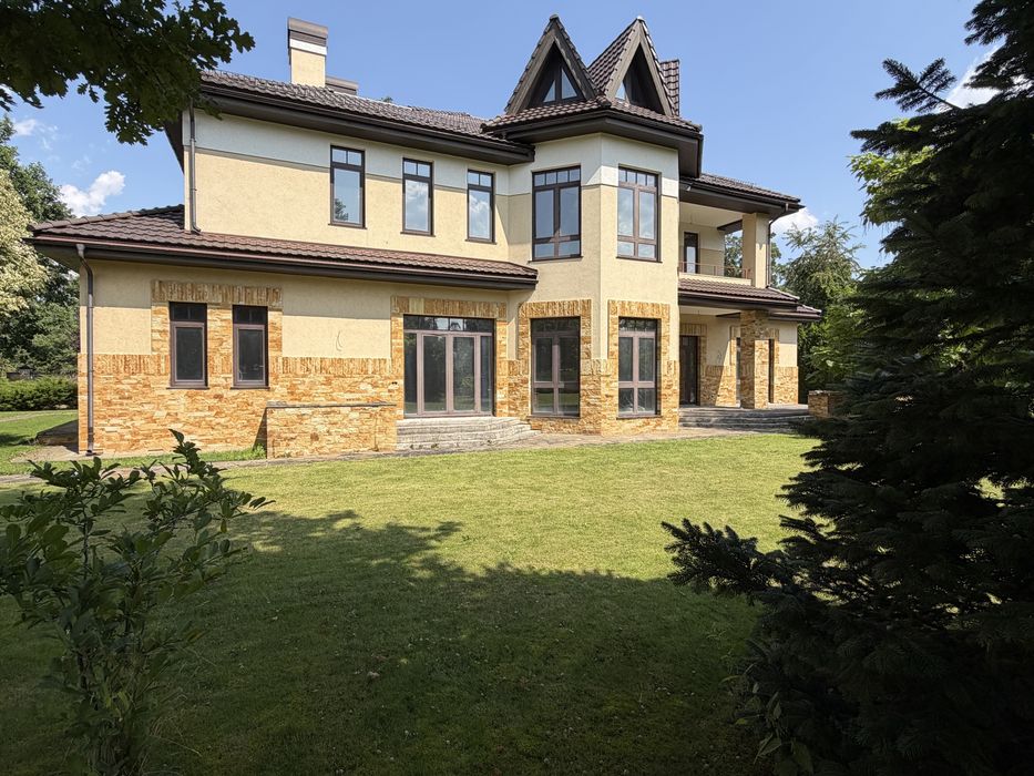Резиденція преміум-класу в серці лісової Бучі — простір, який підкреслює статус