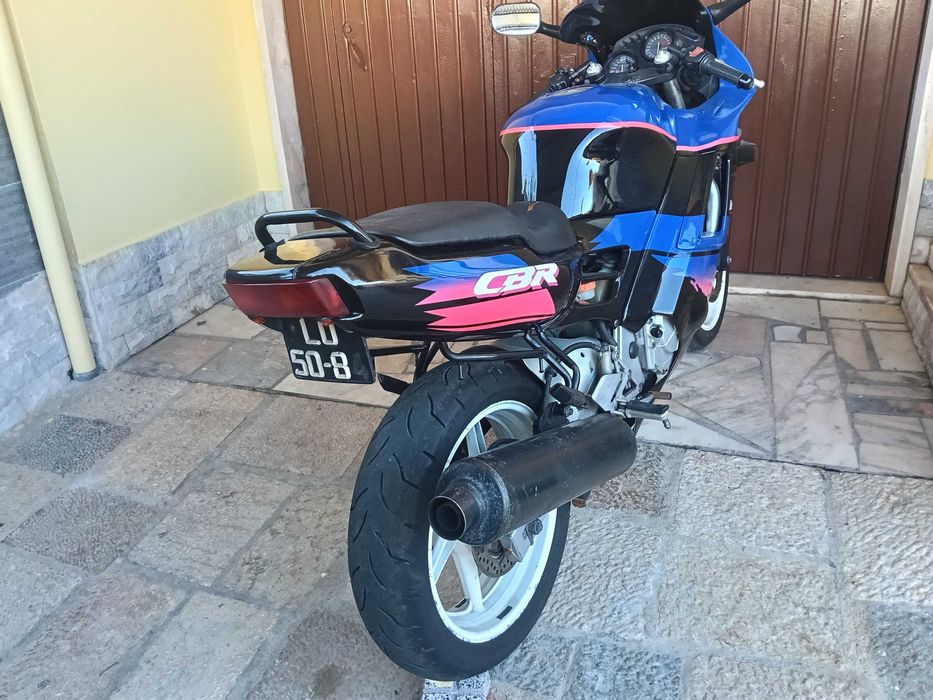 Moto cbr 600 F2.