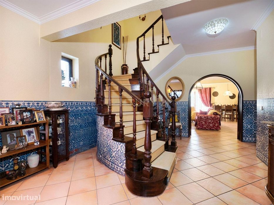 Moradia T4 (Ponta de Banda) com Suite, Garagem e Logradouro — Palhais