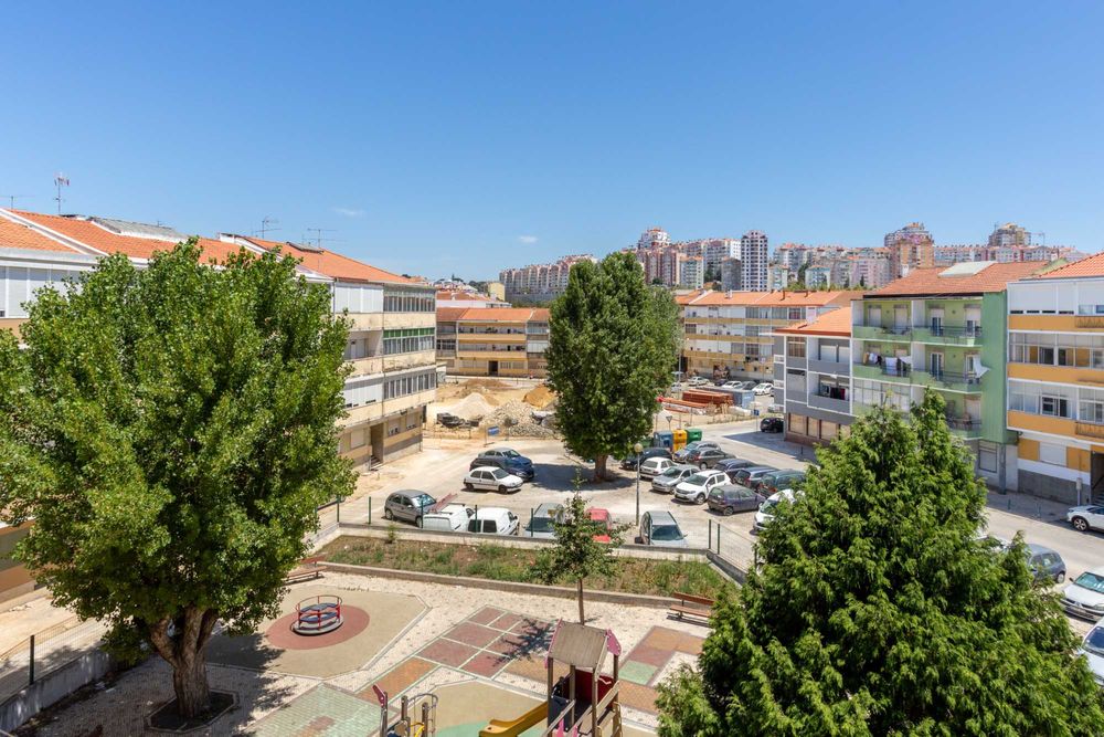 T2 para férias em Mem Martins ( 65€ noite), a 300m do comboio