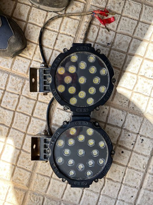 Faróis de longo alcance LED