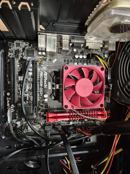 Komputer stacjonarny AMD A8-7650K, monitor BENQ