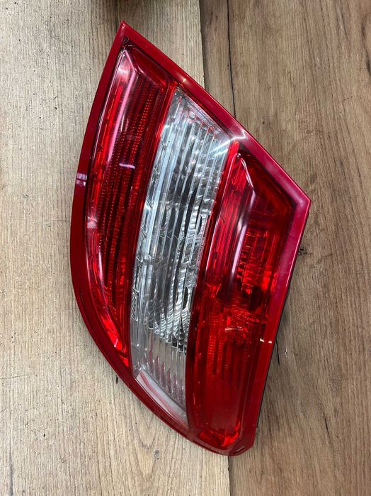 Lampa tylna lewa prawa Mercedes W204 Sedan