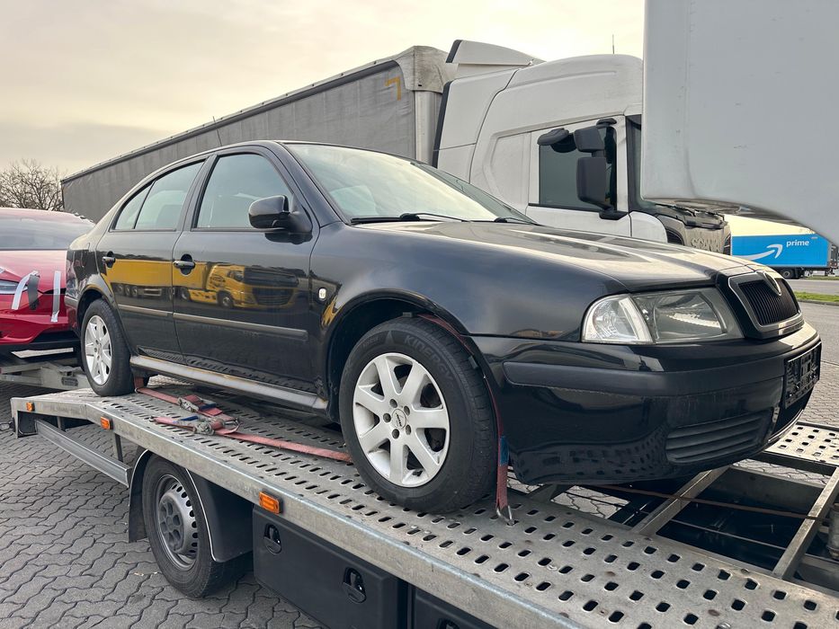 Свіжопригнані Skoda octavia tour малі пробіги