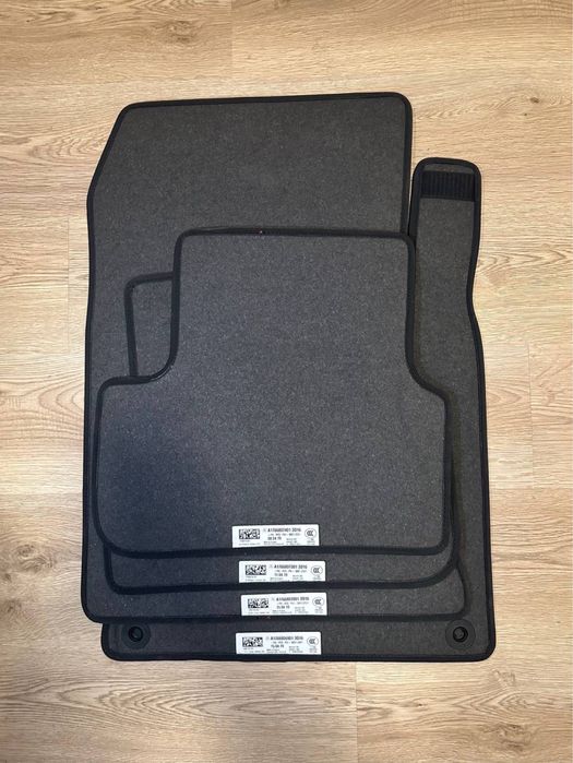 Оригінальні ворсові килимки Mercedes-Benz AMG