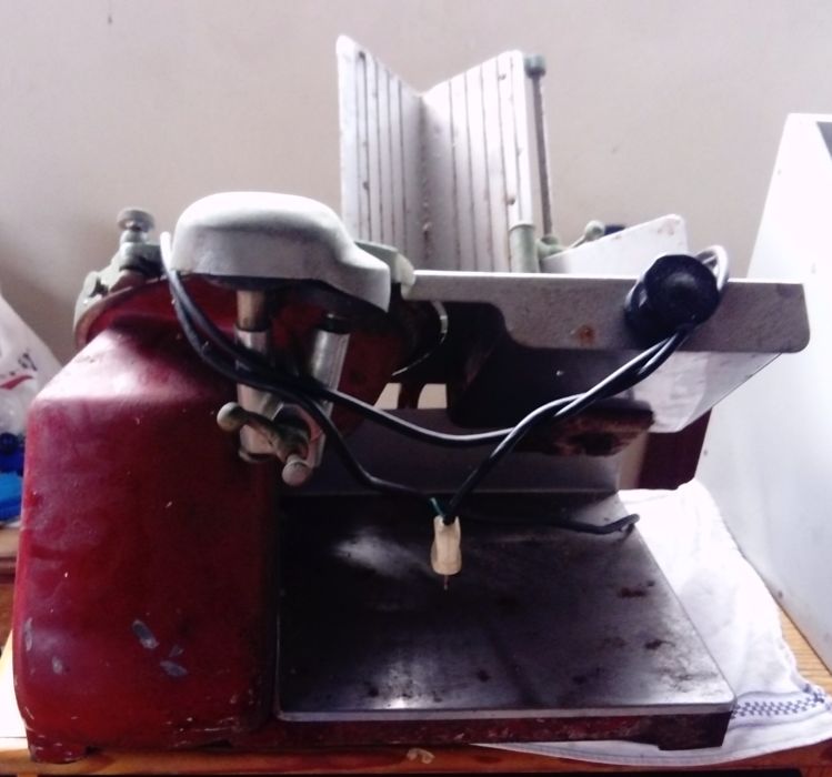 Fiambreira Vintage Ferro Fundido Vermelha