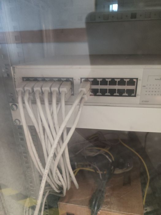 Rack de Rede Legrand 82x60x60 + Switch 3Com SuperStack II 24 Porta