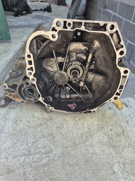 Коробка Nissan Primera P10 2.0