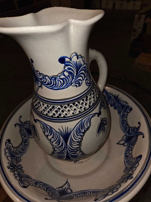 Antiguidade - Lavatório antigo em cerâmica com suporte