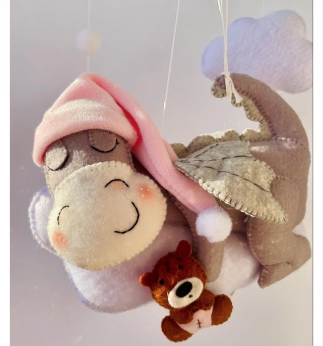 Мобіль ручної роботи з музичним блоком