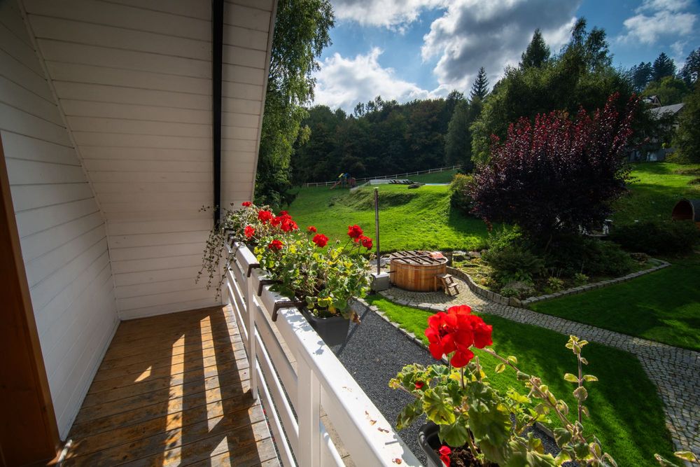 Górskie Domki - sauna i jacuzzi (dom lub pokoje)