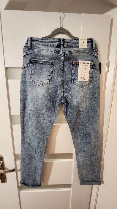 Świetne modne hitowe spodnie jeansy przecierane serduszka push up