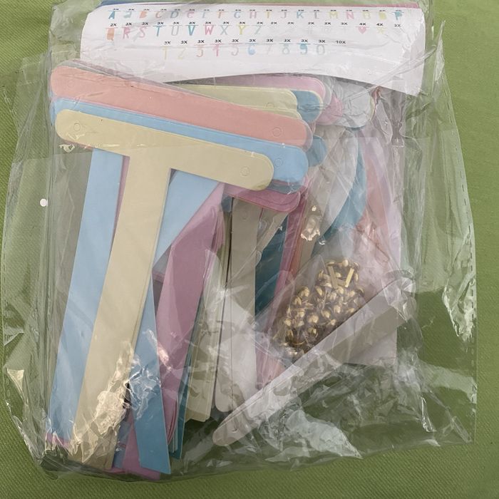 Grinalda alfabeto cores pasteis