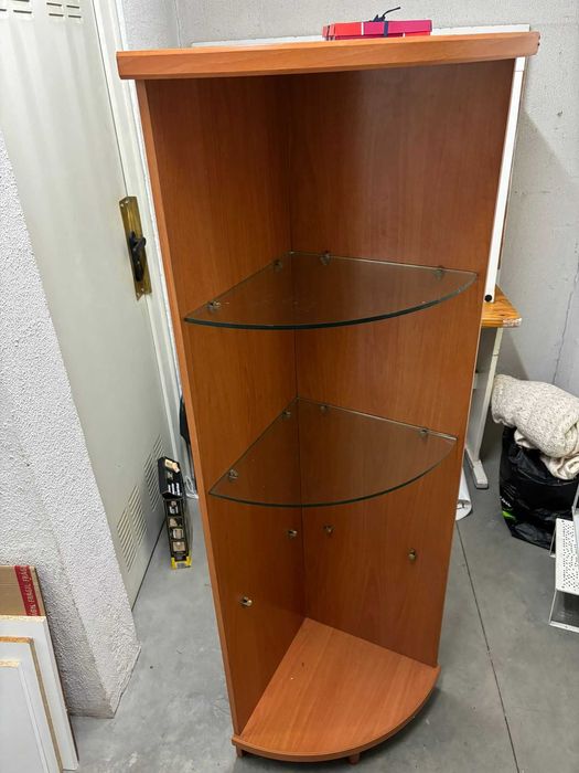Móvel laminado cerejeira de canto com prateleira em vidro
