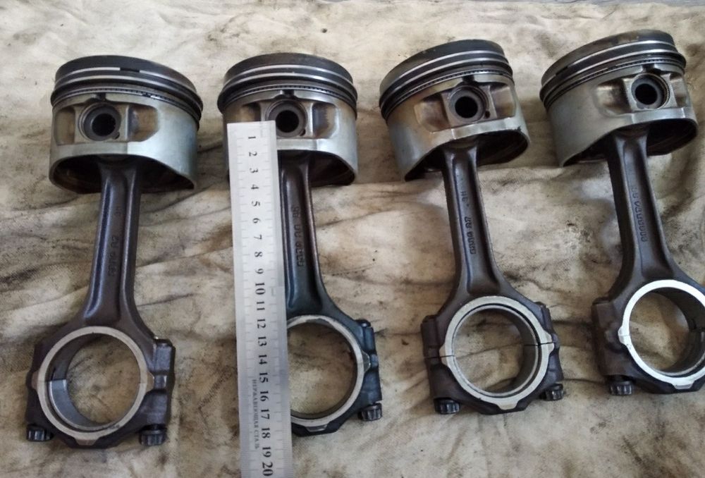 СААБ клапанная крышка ,болты и детали 9000 а также Т-5 4х4