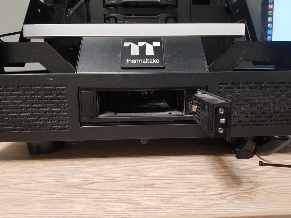 Корпус Thermaltake The Tower 900 + (бонус 5x Silent Wings 3 140mm)