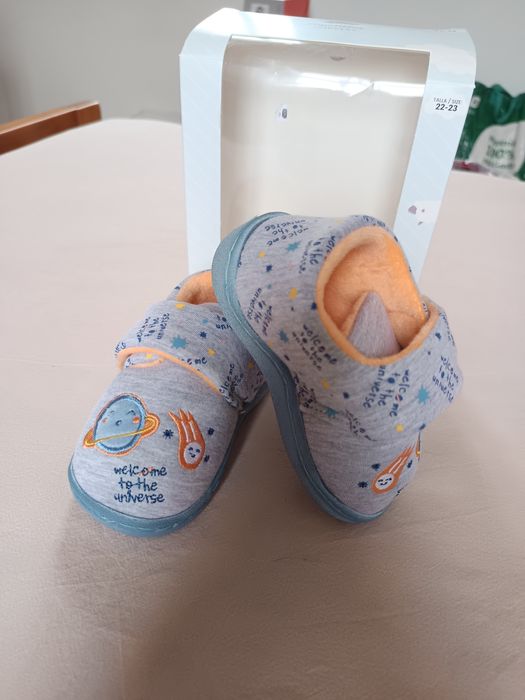 Pantufas bebê novas