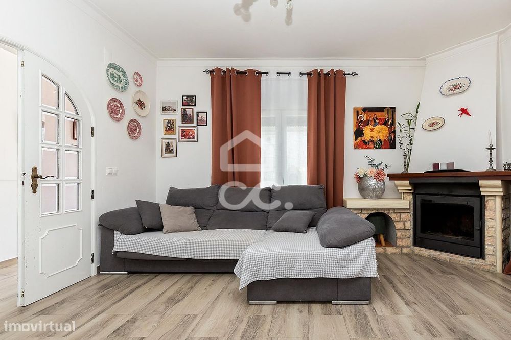 Moradia T3 Térrea Bifamiliar c/ Quintal e Garagem | Pites, Bacelo, Évo