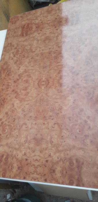 Duży blat kuchenny w kolorze beżowym