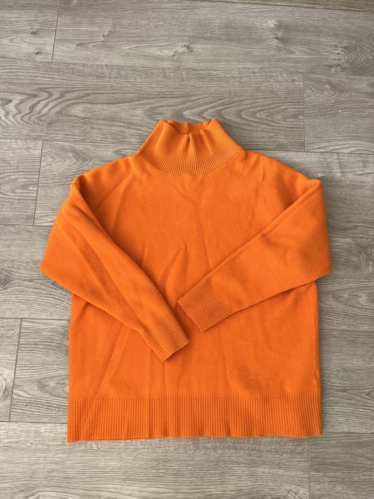 Светр жіночий з гарним складом