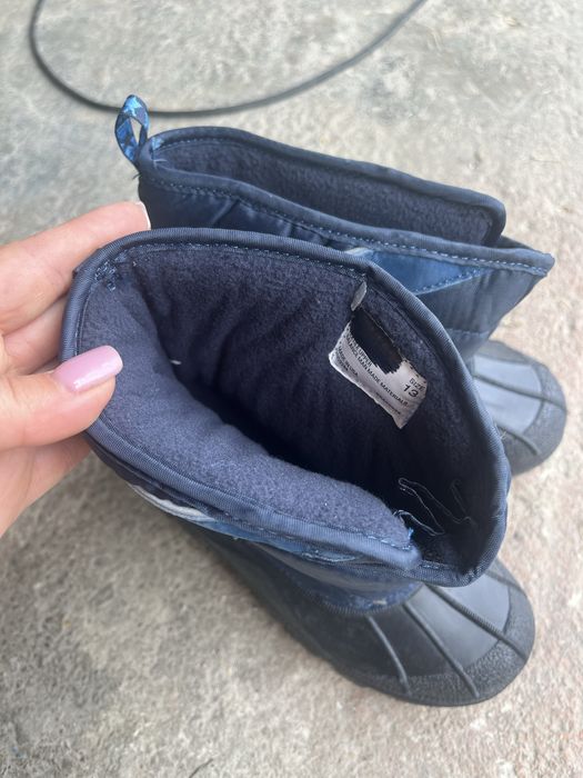 Продам дитячі зимове взуття.