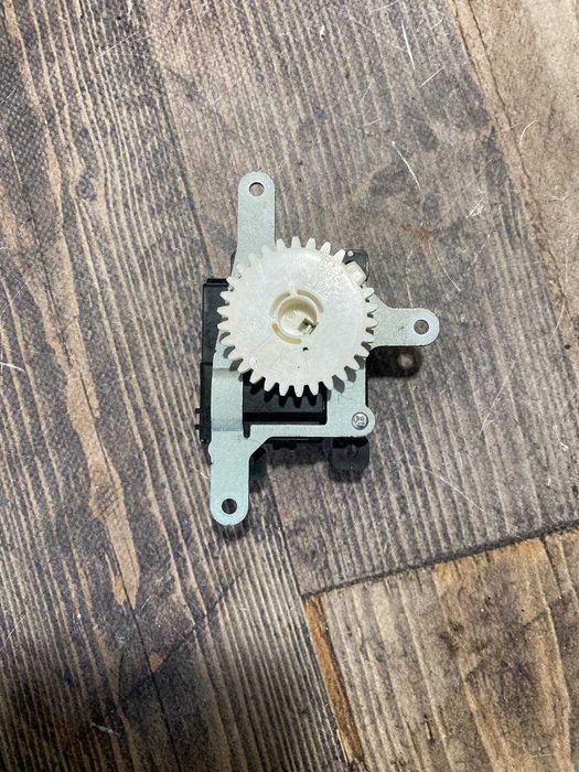 Моторчик сервопривід заслінки пічки Toyota RAV4 XA40 2013-2018 638002160 / 638002160PLS