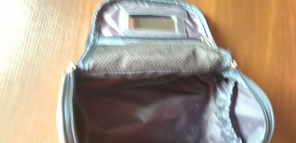 Kosmetyczka na zamek.