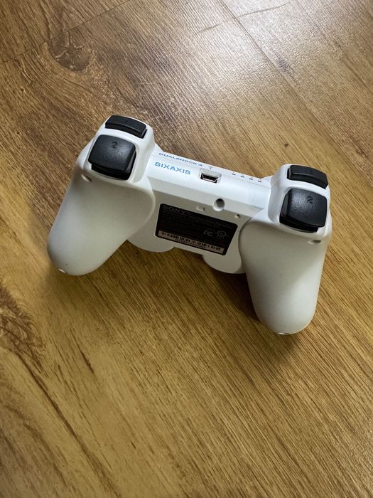 Sprawny pad do PS3. Gratis kabelek