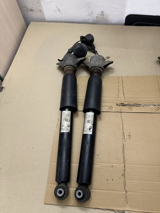 Задній амортищатор audi q5,2017-2025рік,80a616025s