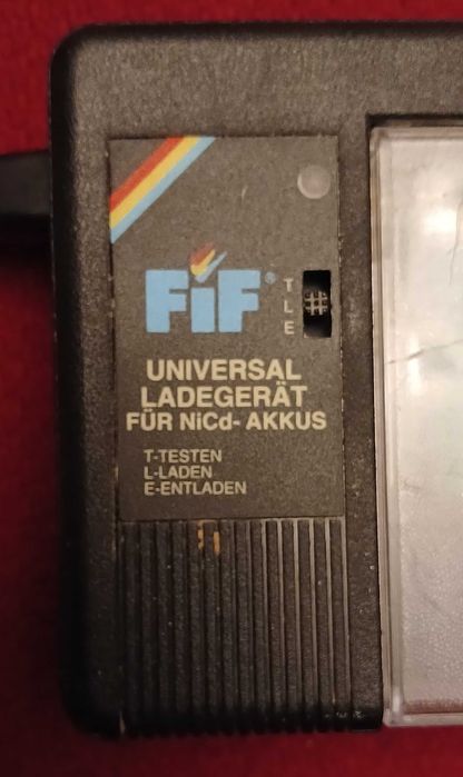 Зарядное устройство для пальчиковых аккумуляторов