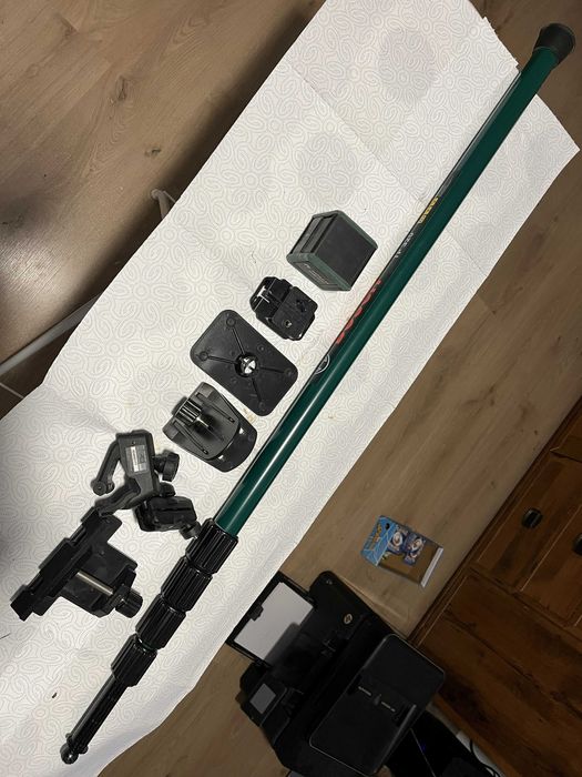 Laser krzyżowy Bosch Quigo Green + tyczka/statyw TP 320 + uchwyty