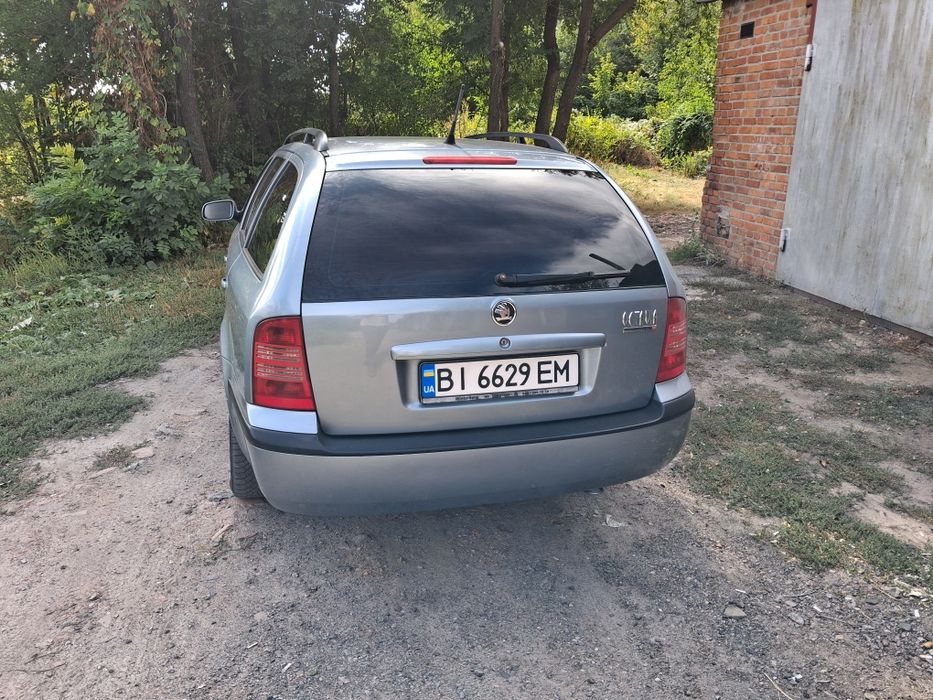 Продам гарну Шкоду Тур(без вкладень)