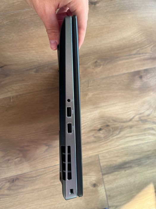 Dell Precision 7530 i7 8750 / 32GB / Nvidia Quadro P1000 4GB / 256 GB / 1 TB