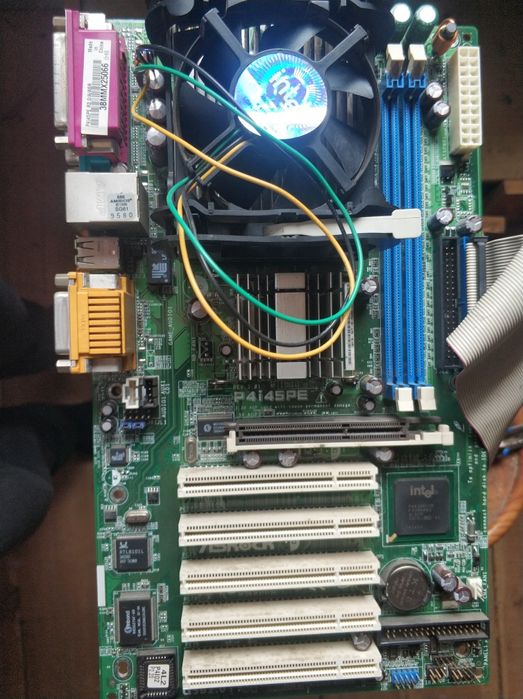 Материнська плата, та інші запчастини до ноутбука