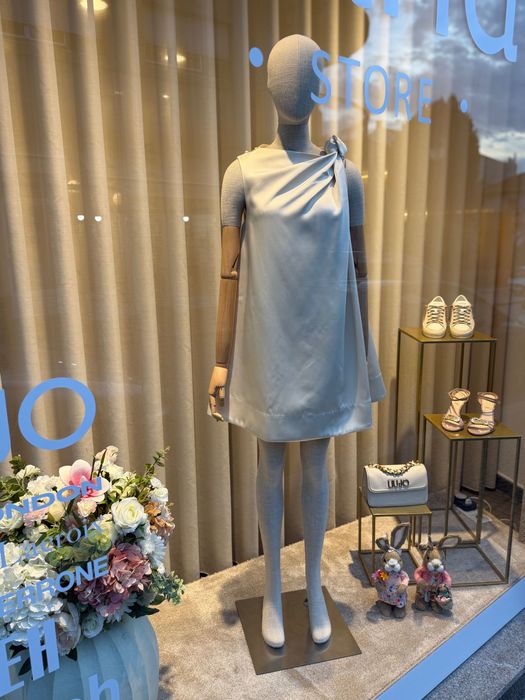 Manequim feminino linho