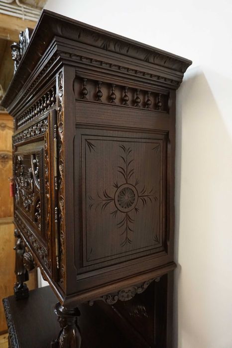 Luksusowy Kredens Bretoński – Zgrabny, Unikatowy Mebel Premium