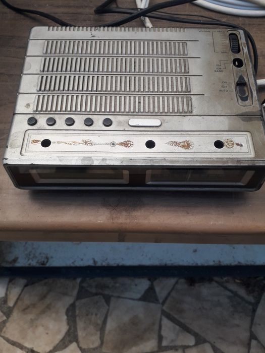 Vendo Radio e despertador