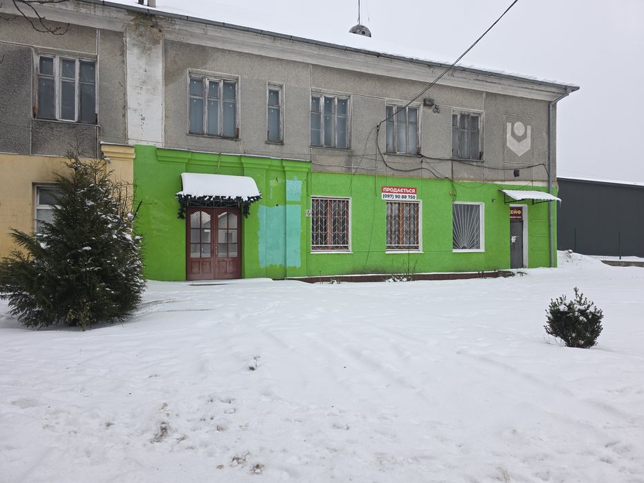 Комерційне приміщення 183м² та земельна ділянка 0,0345га