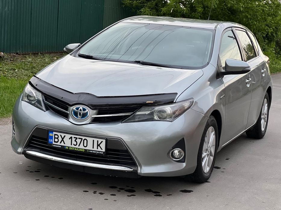 Toyota Auris Hybrid 1.8 + газ