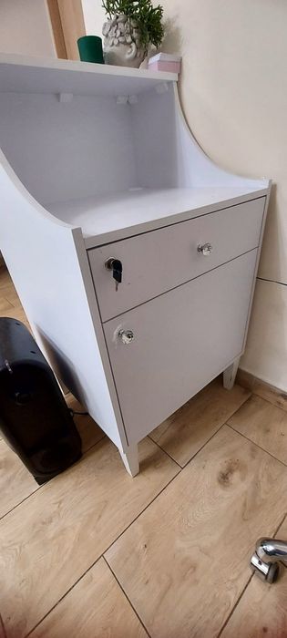 Recepcja z szufladą i półką