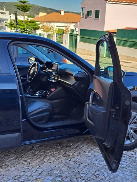 PEUGEOT e-2008 - 100% Eléctrico